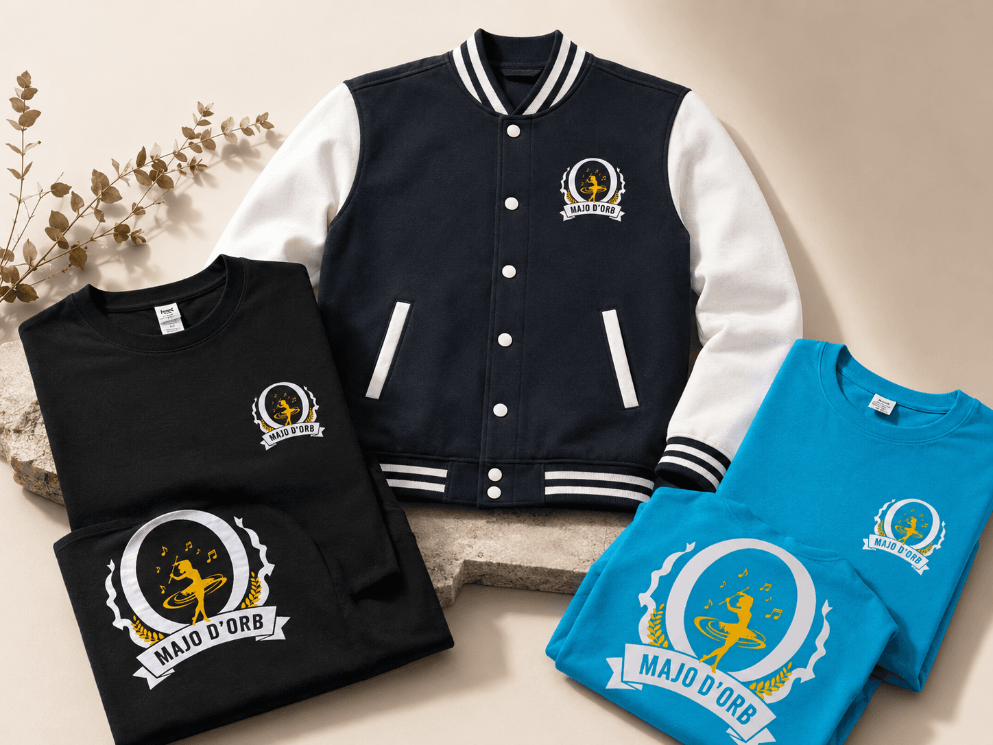 Majorette de dos portant une veste teddy floquée du logo Majo d'Orb lors d'un entraînement