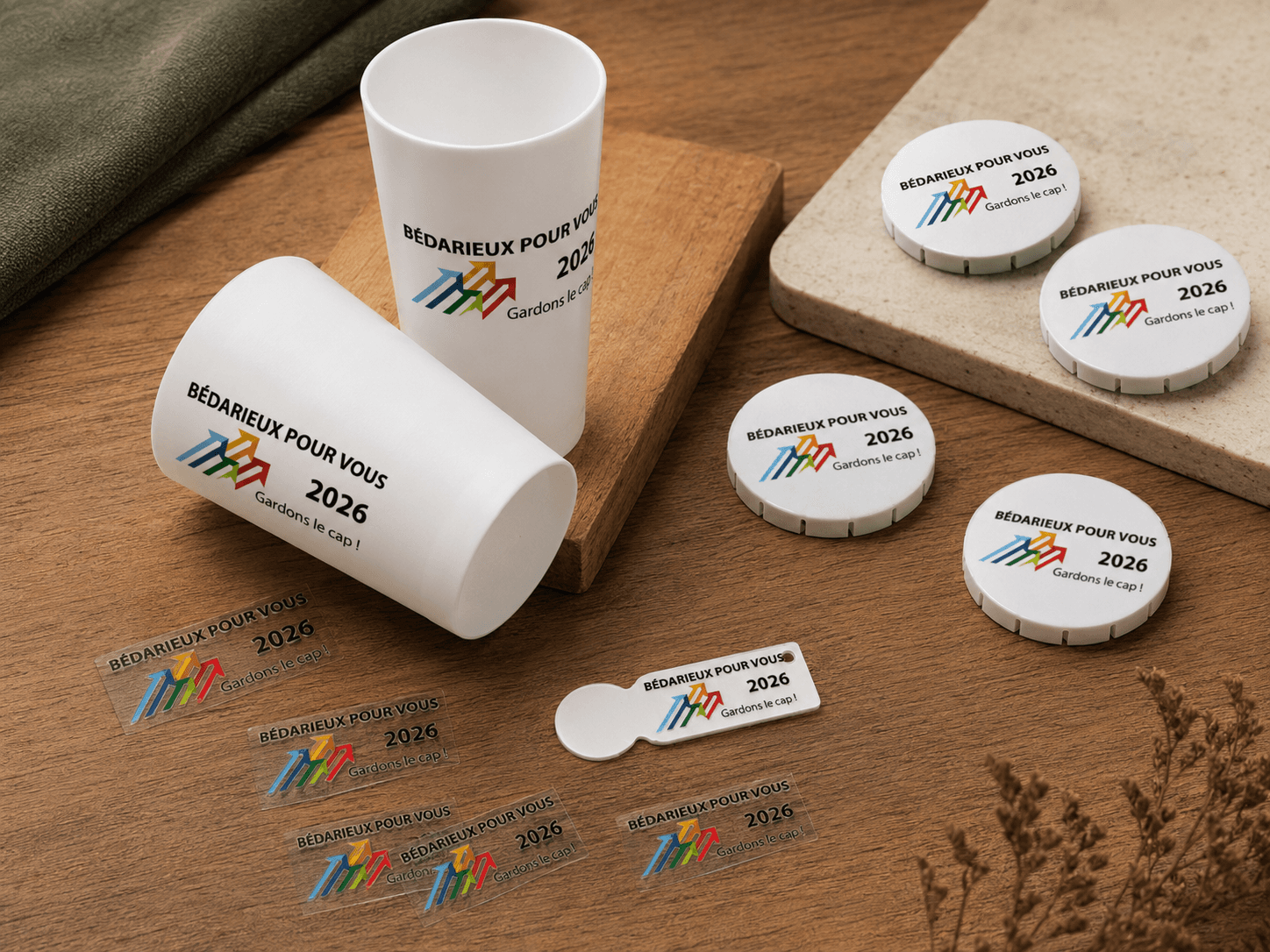 Éco-cups blanches « Bédarieux Pour Vous 2026 » emballées dans leur carton de livraison