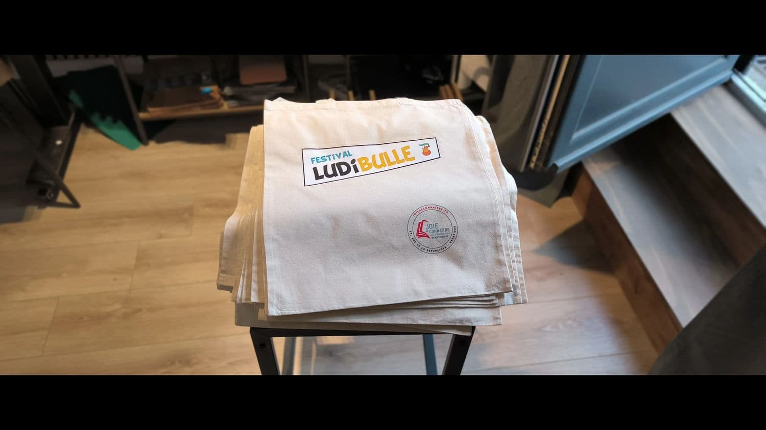 Les tote bags LudiBulle personnalisés, prêts à être récupérés à l'atelier